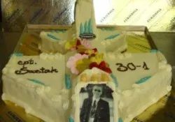 Tort w kształcie samolotu
