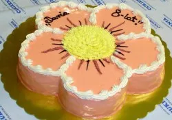 Tort w kształcie kwiatka