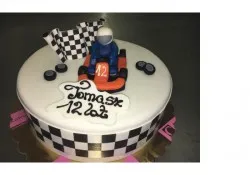 Tort z gokartem