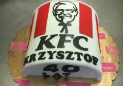 Tort w kształcie kubełka KFC
