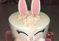 Tort w kształcie kr&oacute;lika