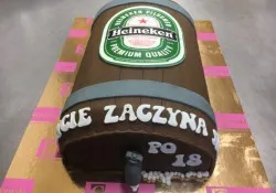 Tort w kształcie beczki piwa