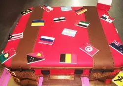Tort w kształcie walizki