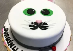 Tort w kształcie kotka