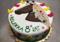 Tort z konikiem