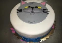 Tort w kształcie kotka