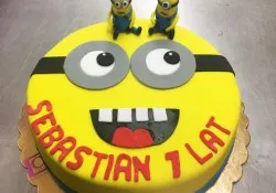 Tort w kształcie Minionka