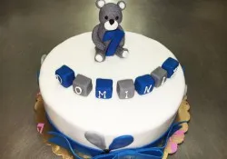 Tort na roczek z misiem