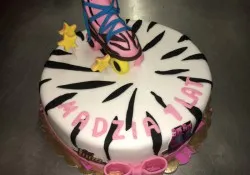 Tort z rolkami