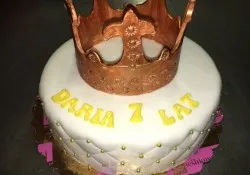 Tort z koroną