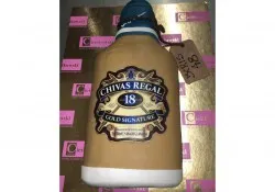 Tort w kształcie butelki Chivas Regal