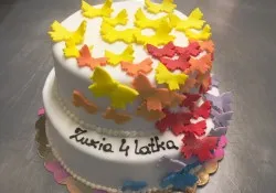 Tort z motylkami