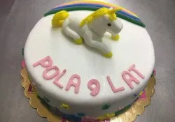 Tort z konikiem