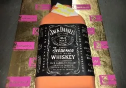 Tort w kształcie whisky Jack Daniel's