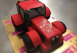 Tort w kształcie traktora