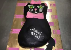 Tort w kształcie kotka
