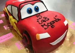 Tort w kształcie Zygzaka McQueena