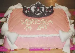Tort z koroną