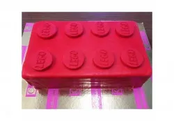 Tort w kształcie klocka LEGO