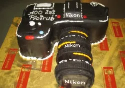 Tort w kształcie aparatu fotograficznego Nikon