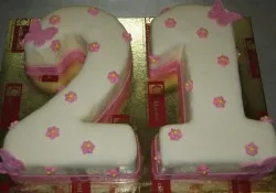 Tort na 21 urodziny