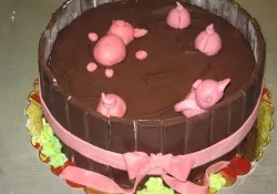 Tort ze świnkami