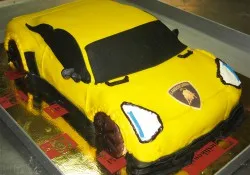 Tort w kształcie samochodu Lamborghini