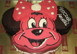 Tort w kształcie Myszki Minnie