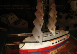 Tort w kształcie jachtu