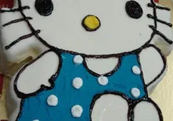 Tort w kształcie Hello kitty
