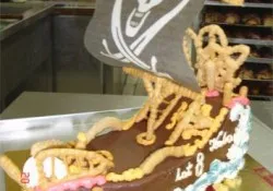 Tort w kształcie statku pirackiego
