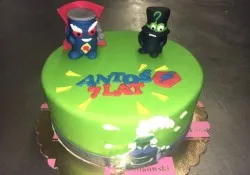 Tort z postaciami z bajek