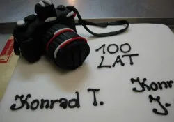 Tort z aparatem fotograficznym