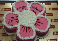 Tort w kształcie kwiatka