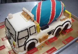 Tort w kształcie betoniarki
