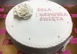 Tort na I komunię w kształcie Pisma Św.