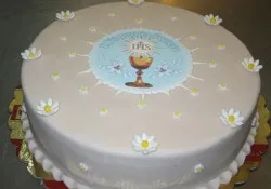 Tort na I komunię z kwiatami