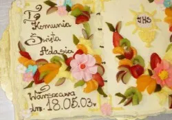 Tort na I komunię w kształcie Pisma Św.