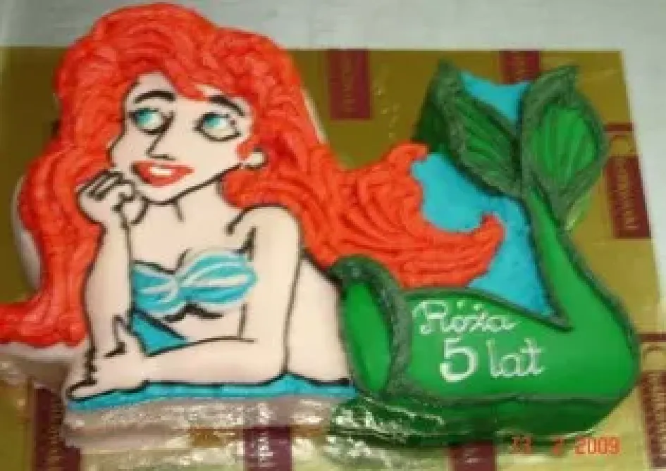 Tort w kształcie Syrenki Arielki