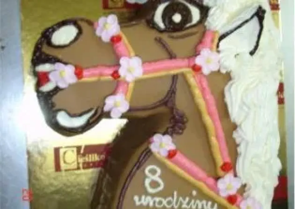 Tort w kształcie konia