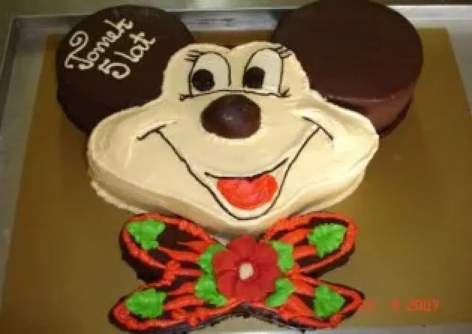 Tort w kształcie Myszki Miki