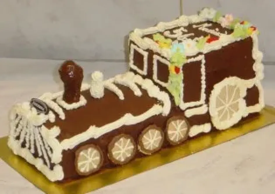 Tort w kształcie parowozu