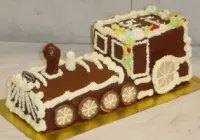 Tort w kształcie parowozu