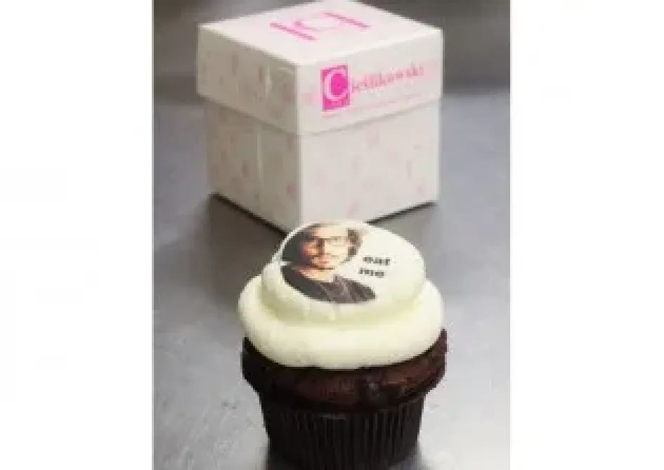 MUFFINKI Z WYDRUKOWANĄ JADALNĄ GRAFIKĄ