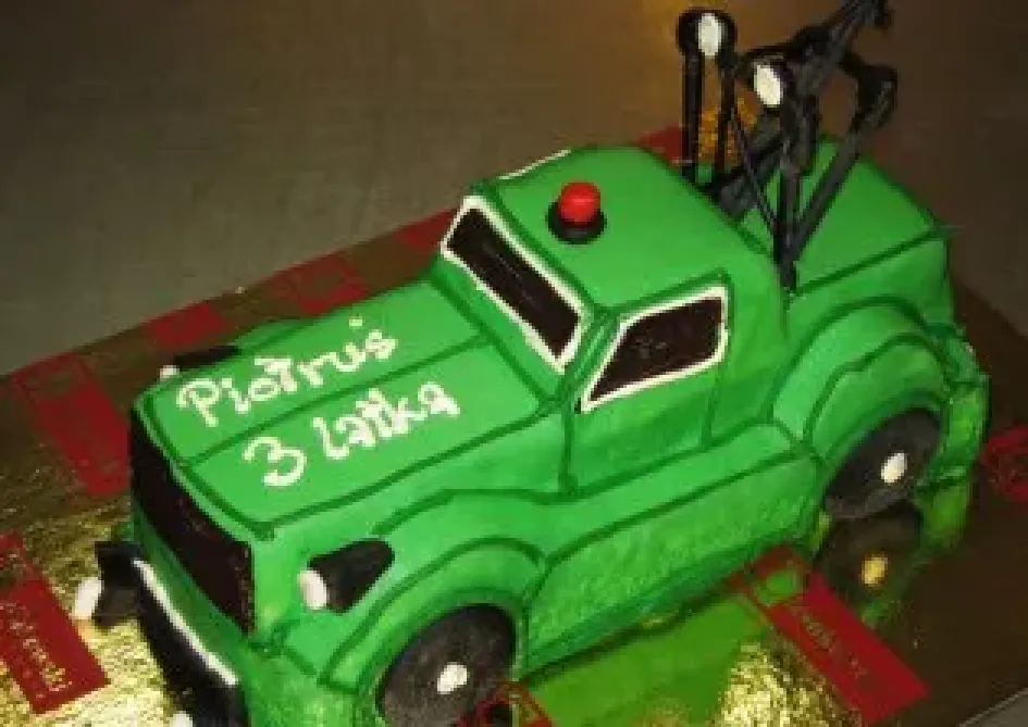 Tort w kształcie holownika