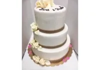 Tort piętrowy na wesele