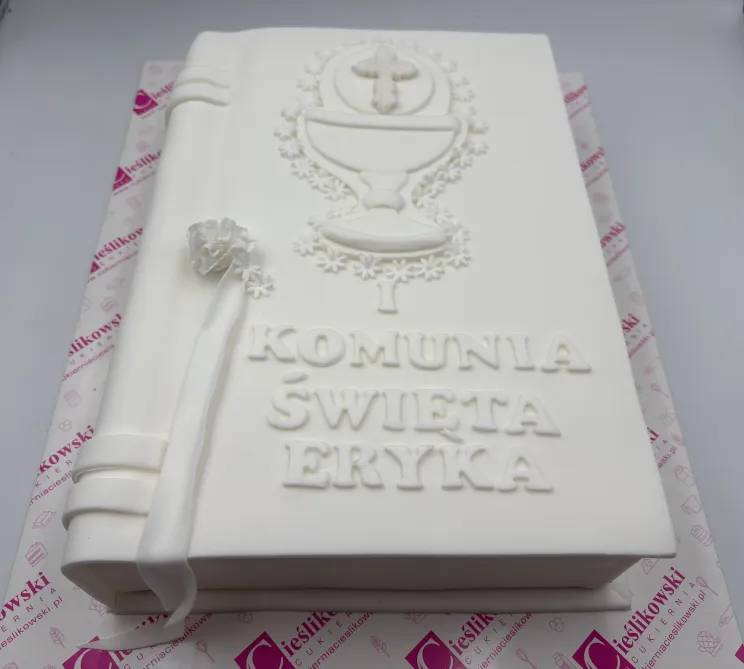 Tort na I Komunię w kształcie Pisma Św