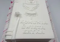 Tort na I Komunię w kształcie Pisma Św
