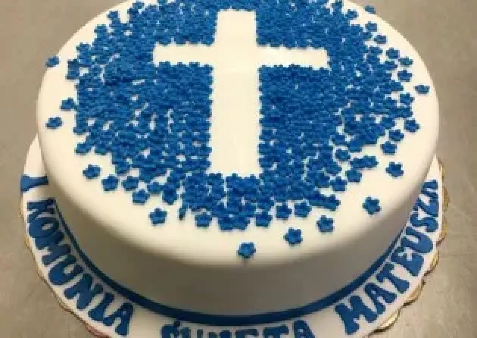Tort na I komunię ze znakiem krzyża