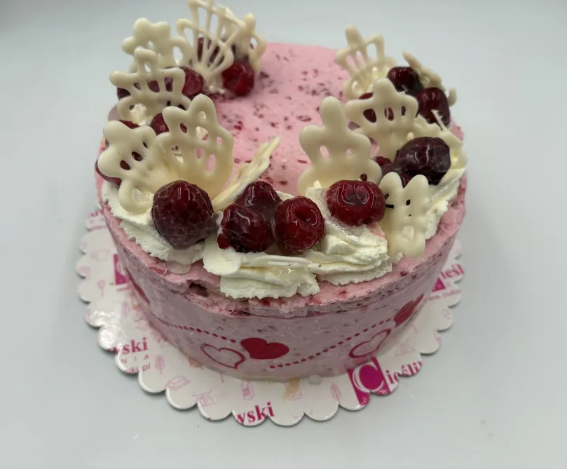 Tort Bezowy - Malinowy Z Czekoladą